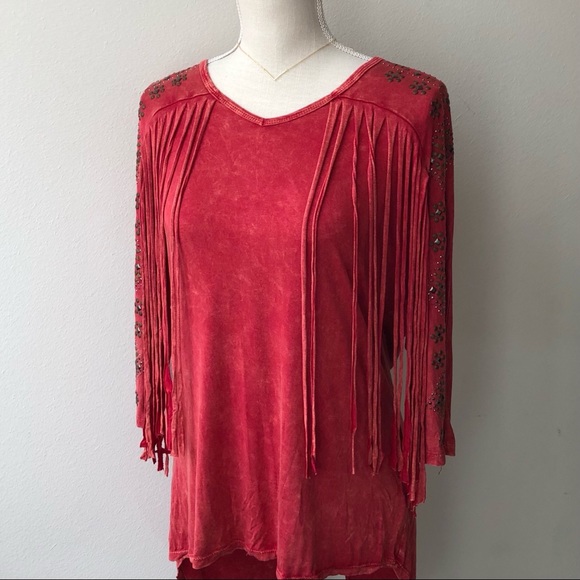 Detailed Red Top - Picture 2 of 6